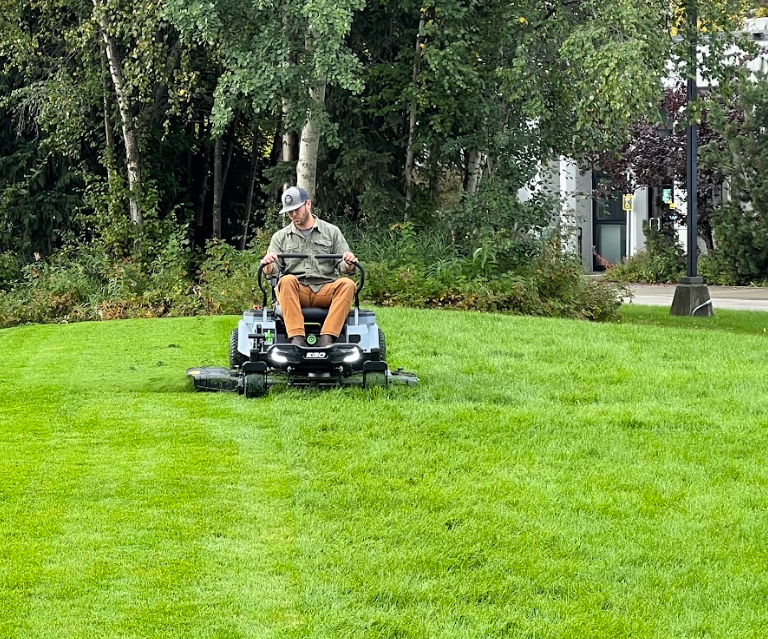 Thanks to financial support from the Green Fee Board, Facilities Grounds implements use of battery-operated movers to manage lawncare needs on the West Quad.