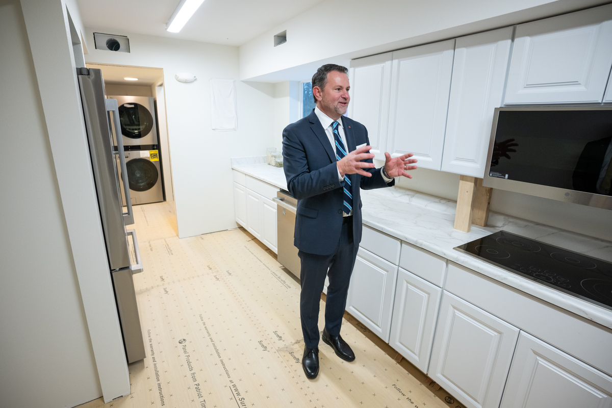 Senior Vice President leading HVAC innovation at LG Air Conditioning Technologies USA Steven R. Scarbrough discusses components of the lab during the ribbon cutting for the UAA College of Engineering's LG Cold Climate Heat Pump Lab.